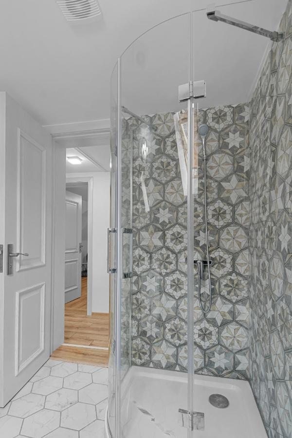 Two Bedrooms Hytta * Sinaia